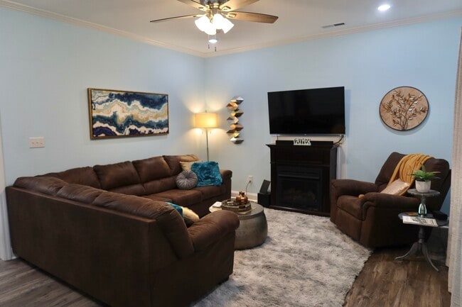 Building Photo - 15695 Landview Ln