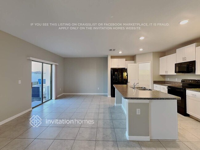 Foto del edificio - 15618 Greenleaf Bay St