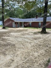 Building Photo - 396 Rowland Rd