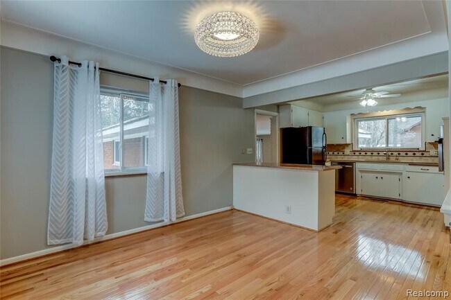 Building Photo - 40200 Stoneleigh St