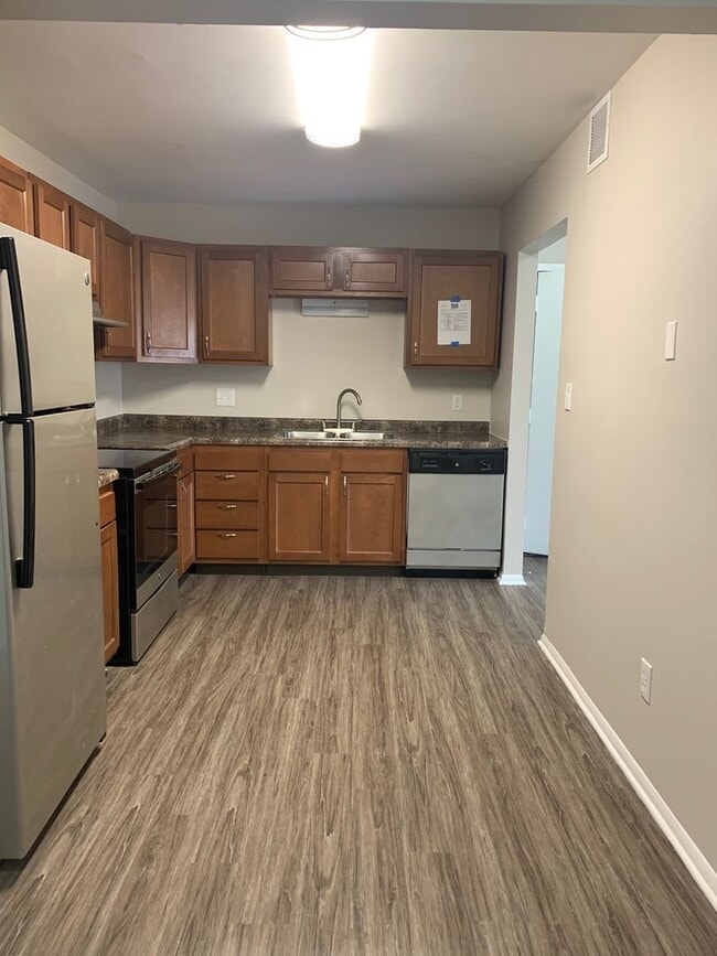 Building Photo - Charming Two-Bedroom one Bathroom Apartmen...