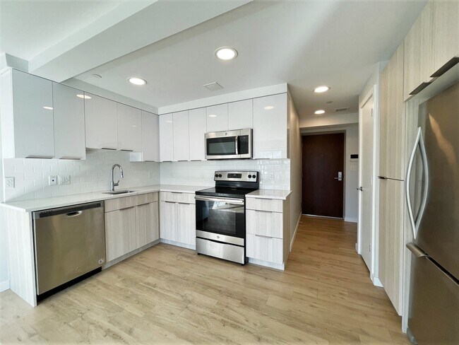 Building Photo - 10 Soden St