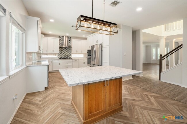 Foto del edificio - 703 Ivy Ct