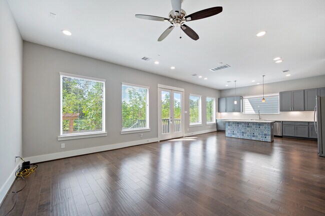 Foto del edificio - 6015 Yale Garden Ln