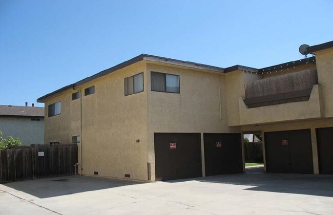 Building Photo - 16652 Dolores St