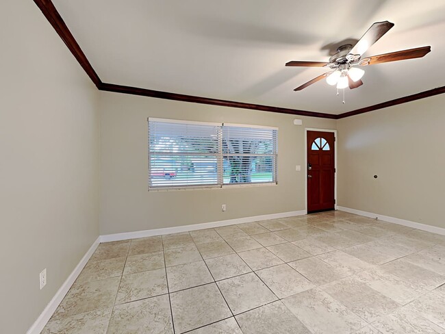 Foto del edificio - 1339 S Hillcrest Ave