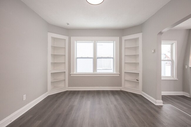 Building Photo - NEWLY RENOVATED! - 3 BED, 1.5 BATH BEAUTIFUL SINGLE- FAMILY HOME.