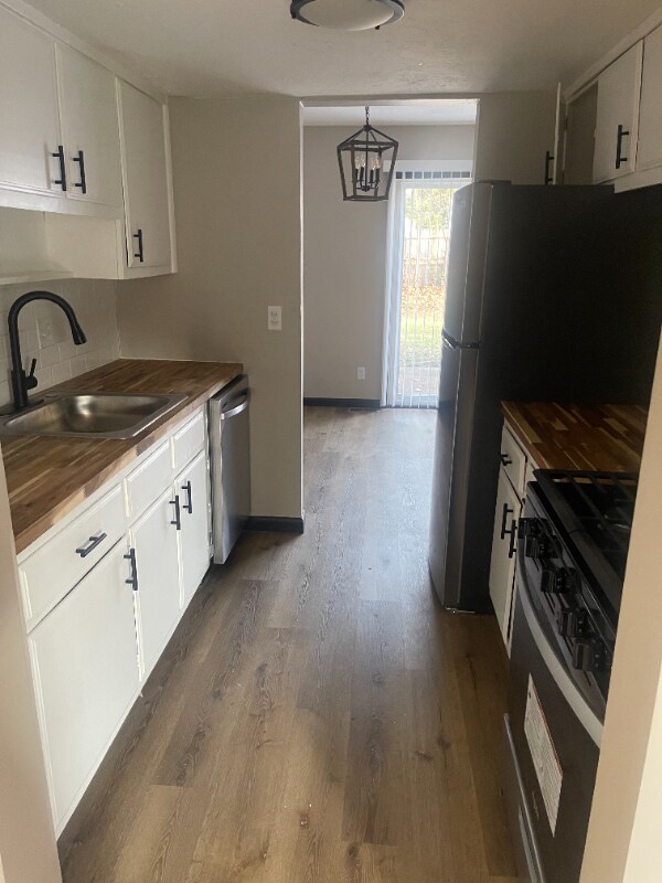 Foto principal - 7155 Hart St