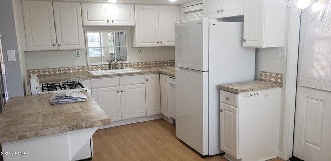Foto del edificio - 4440 E Campbell Ave