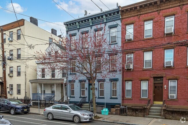 Building Photo - 351 8th St