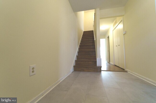 Building Photo - 2208 Bucknell Terrace