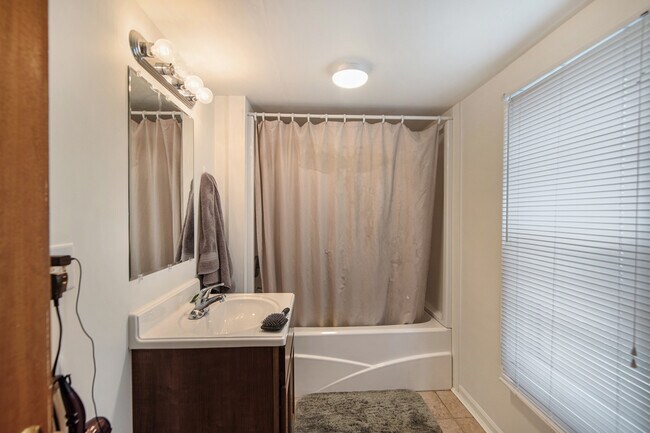 Foto del edificio - 426 S Division St