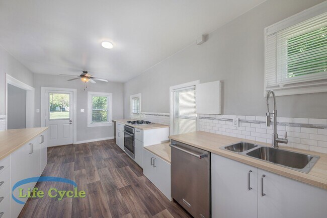 Foto del edificio - 1314 Beechwood St NE