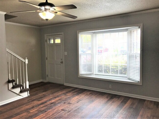 Building Photo - 4614 Lawndale Dr