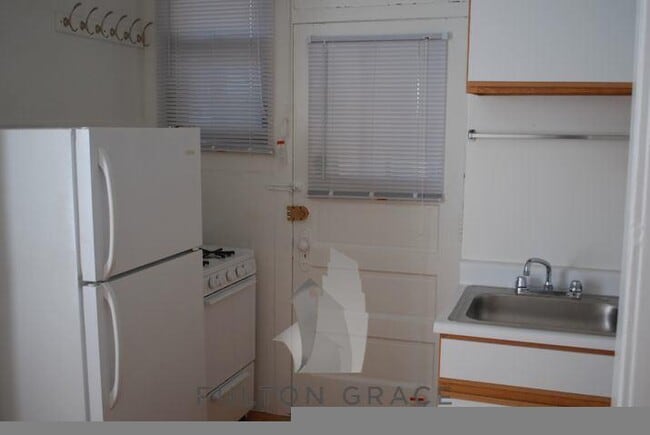 Building Photo - 1317 W Estes Ave