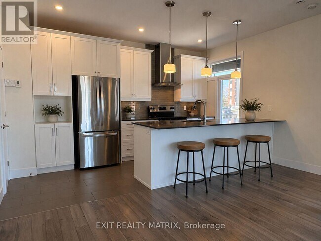 Building Photo - 17 Aquatria St