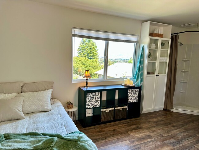Foto del edificio - Studio Available in West Petaluma