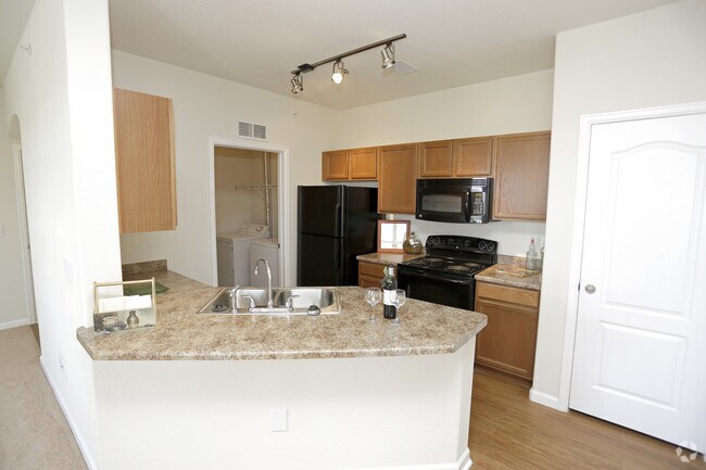 1 HAB, 1 BA - 748 ft² - Villas at Park West