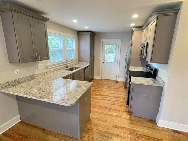 Foto del edificio - Woodbine renovated home!
