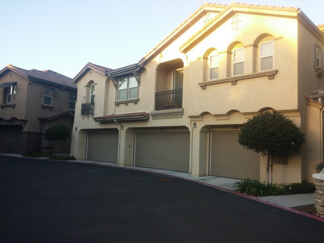 Building Photo - Two Story 3 Bedroom Condo in Gated Community!