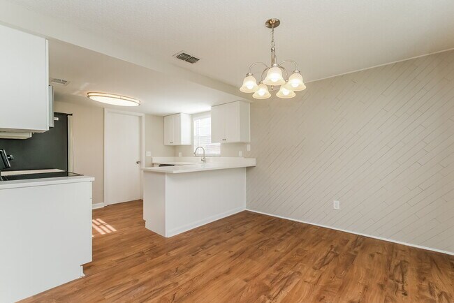 Foto del edificio - 6403 Reef Cir