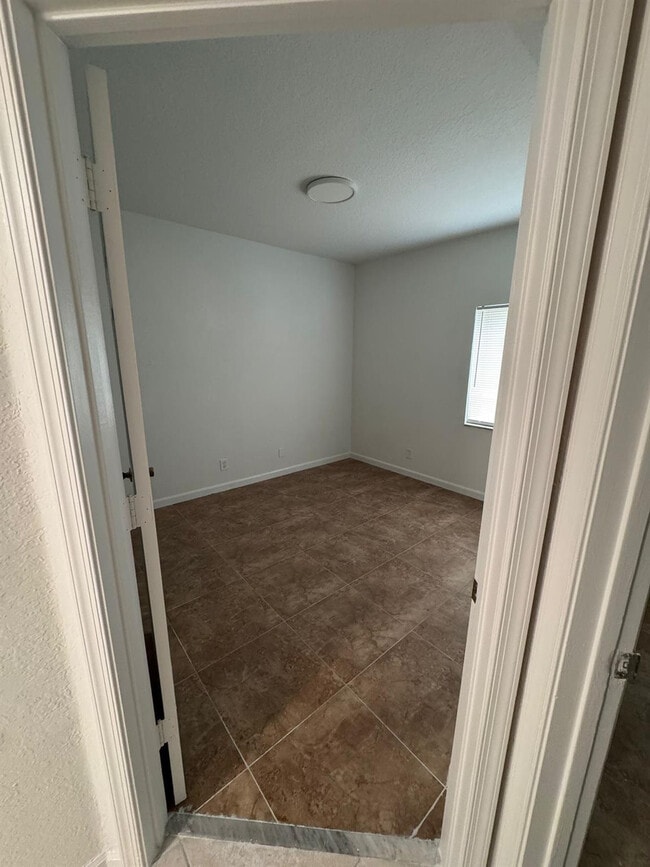 Foto del edificio - 1161 Golden Lakes Blvd