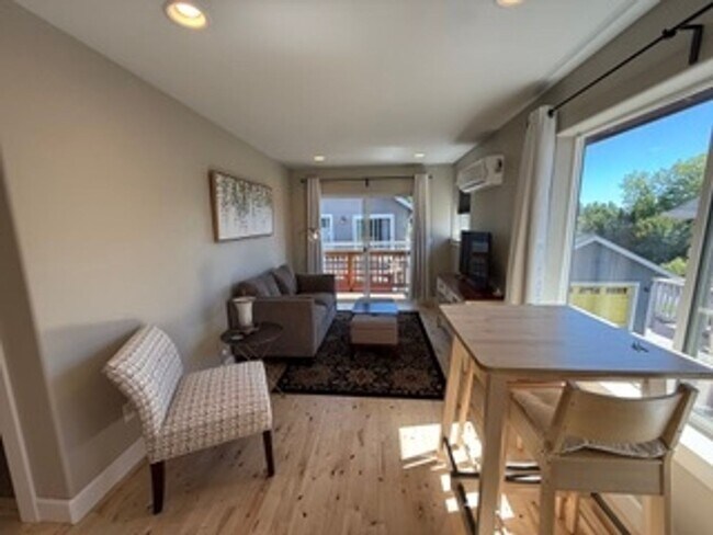 Foto del edificio - 611 NE Vail Ln