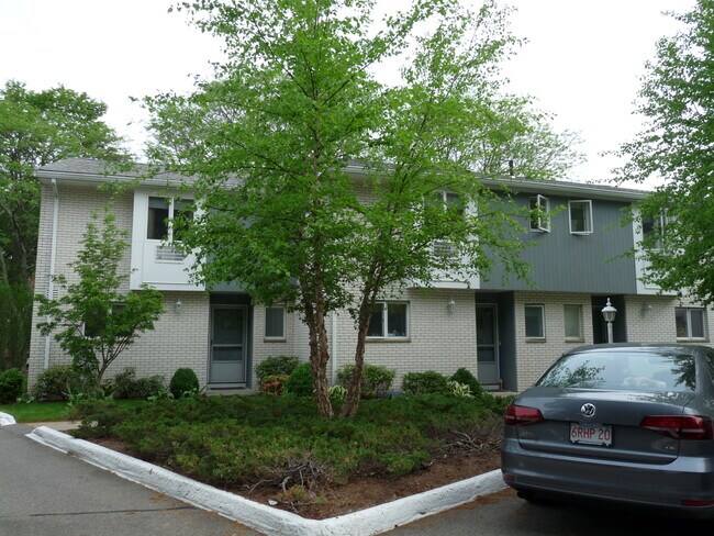 Building Photo - 165 Grove St