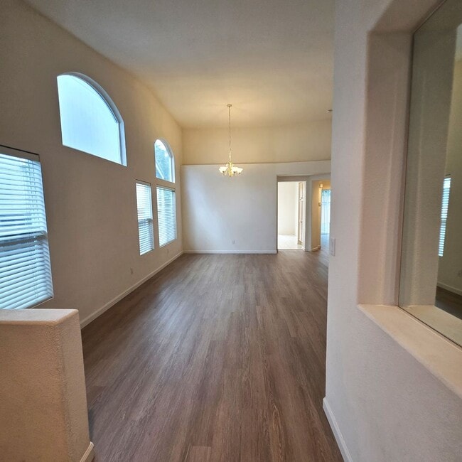 Foto del edificio - Clayton Single Story 3bd/2ba - Bright open living w/new flooring