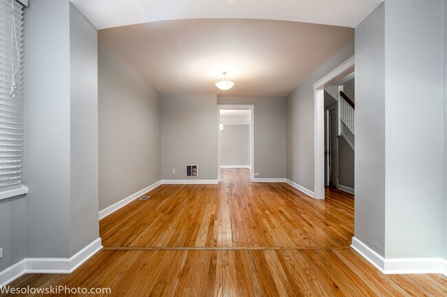 Foto del edificio - 2608 W Montrose Ave