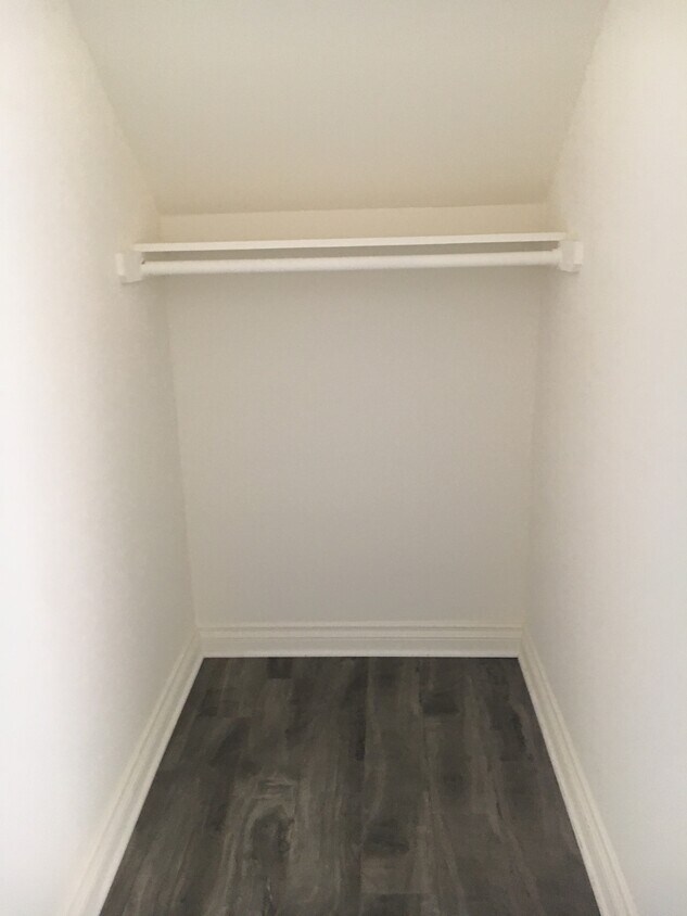 CLOSET - 523 N Benton Way