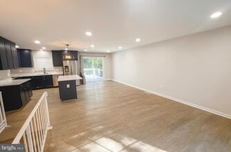 Building Photo - 9000 Marcellas Dr