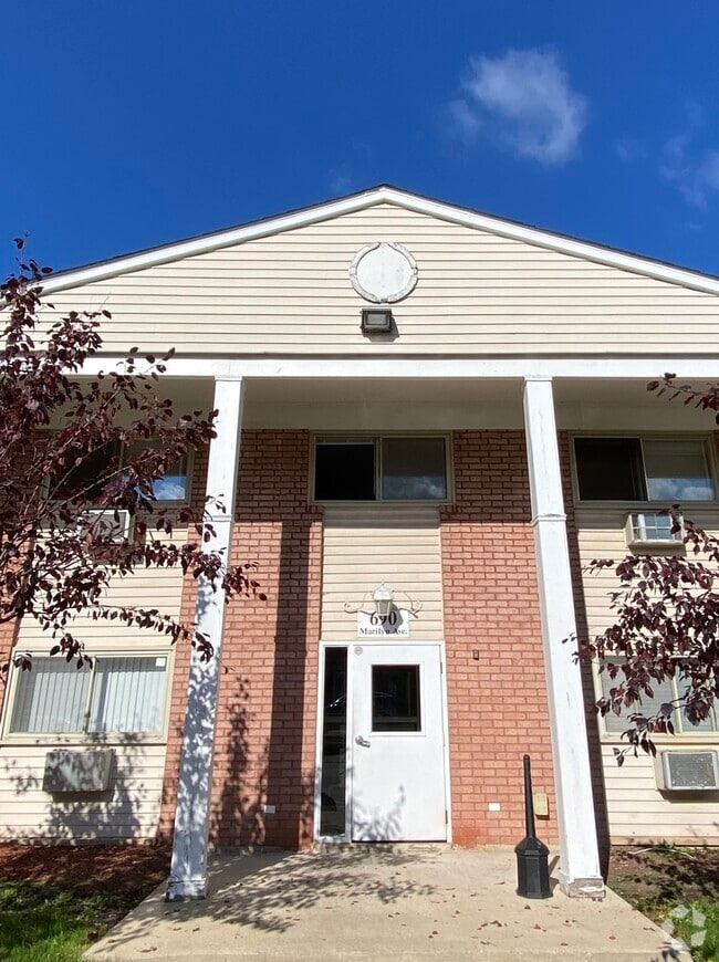Building Photo - 690 Marilyn Ave