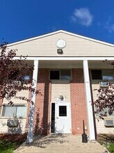 Building Photo - 690 Marilyn Ave