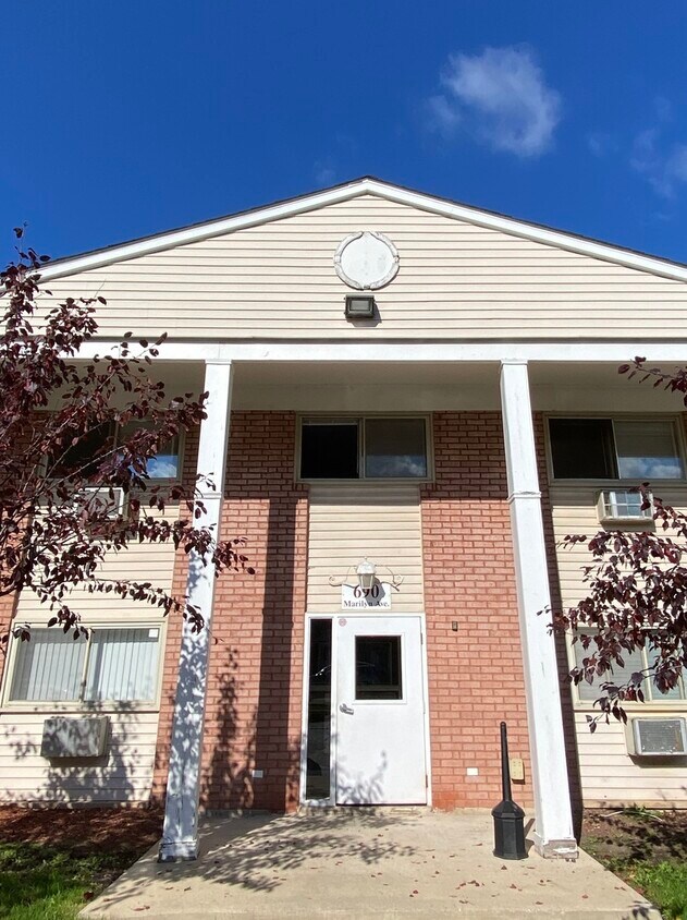Foto principal - 690 Marilyn Ave