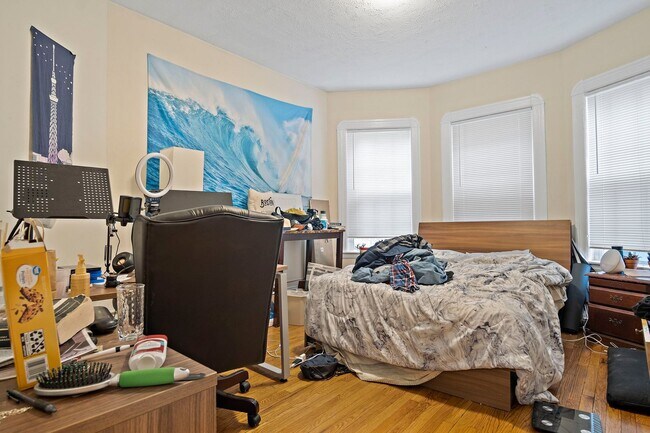 Foto del edificio - Charming 4 Bedroom-No Broker Fee