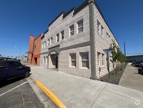 Building Photo - 118 E 3rd St