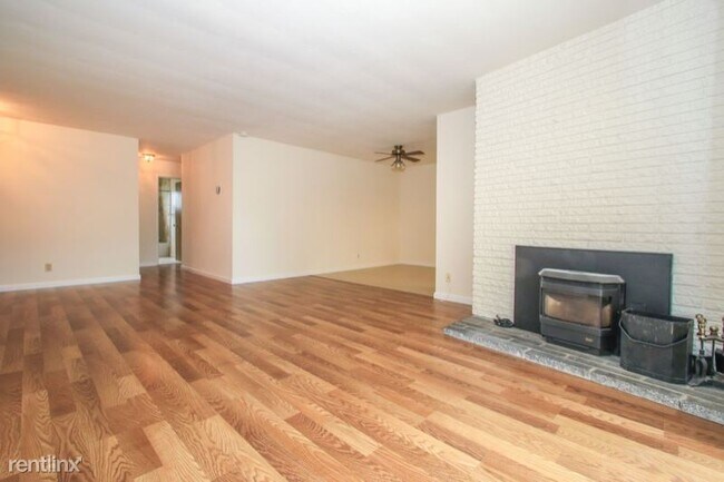 Foto del edificio - 1240 Woodside Rd