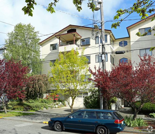 Building Photo - Arie Apartments