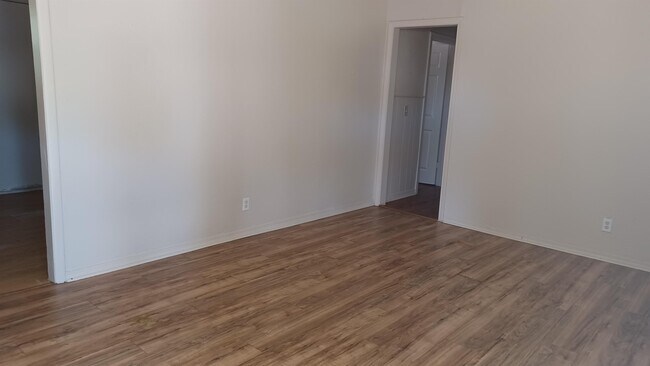 Building Photo - 812 Bell Dr