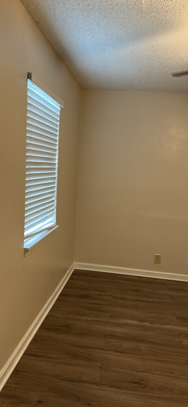 Foto del edificio - 105 Crestwood Ct