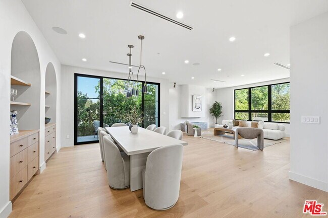 Foto del edificio - 16643 Addison St
