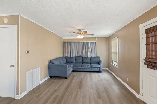 Building Photo - Charming Home in Maplewood