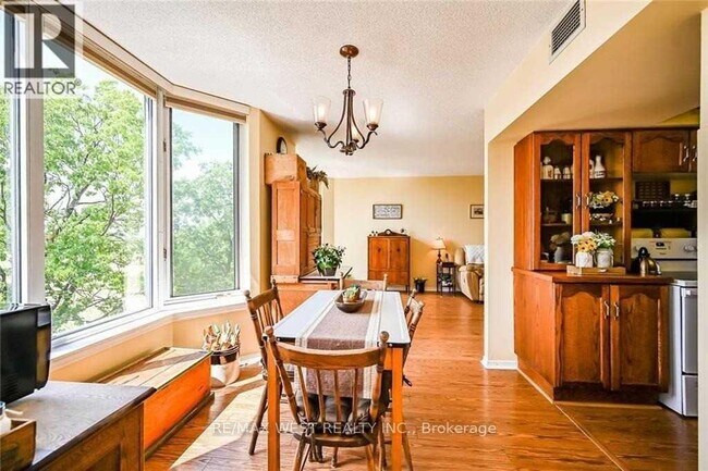 Photo du bâtiment - 200 Limeridge Rd W