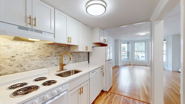 Building Photo - 479 Beacon St
