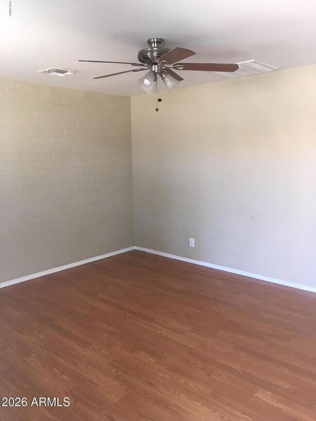 Foto del edificio - 7447 W Becker Ln