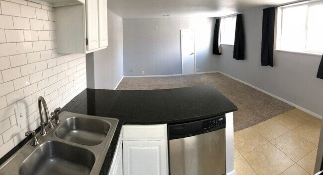 Sala de estar - 3687 S Grant St