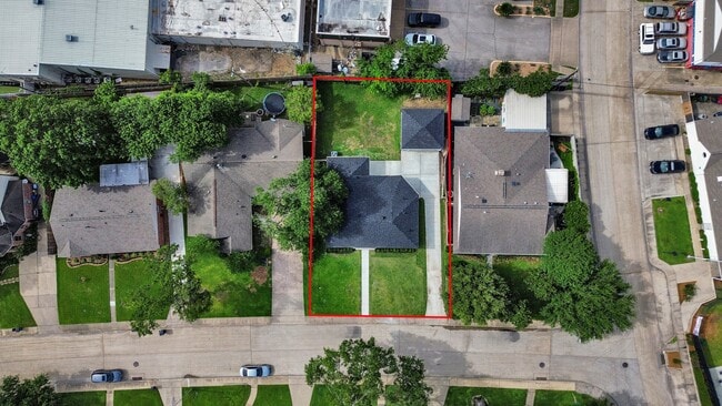 Foto del edificio - 6249 Locke Ln