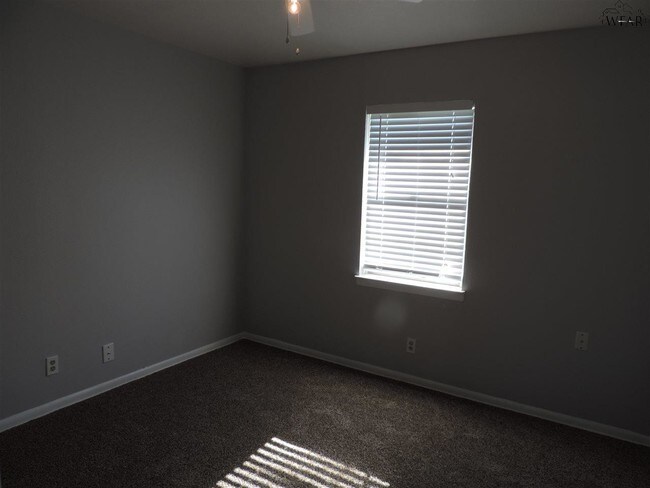 Foto del edificio - 1409 Phoenix Dr