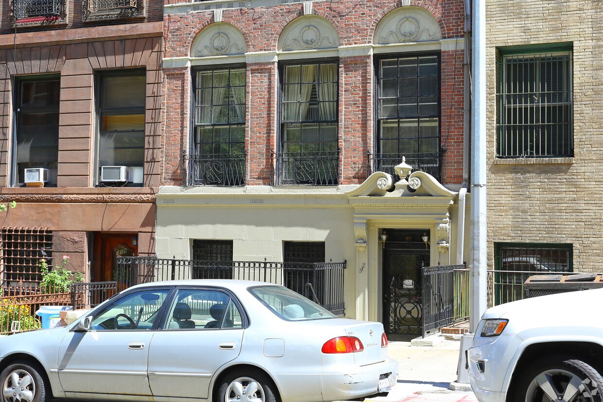 Building Photo - 317 W 75th St